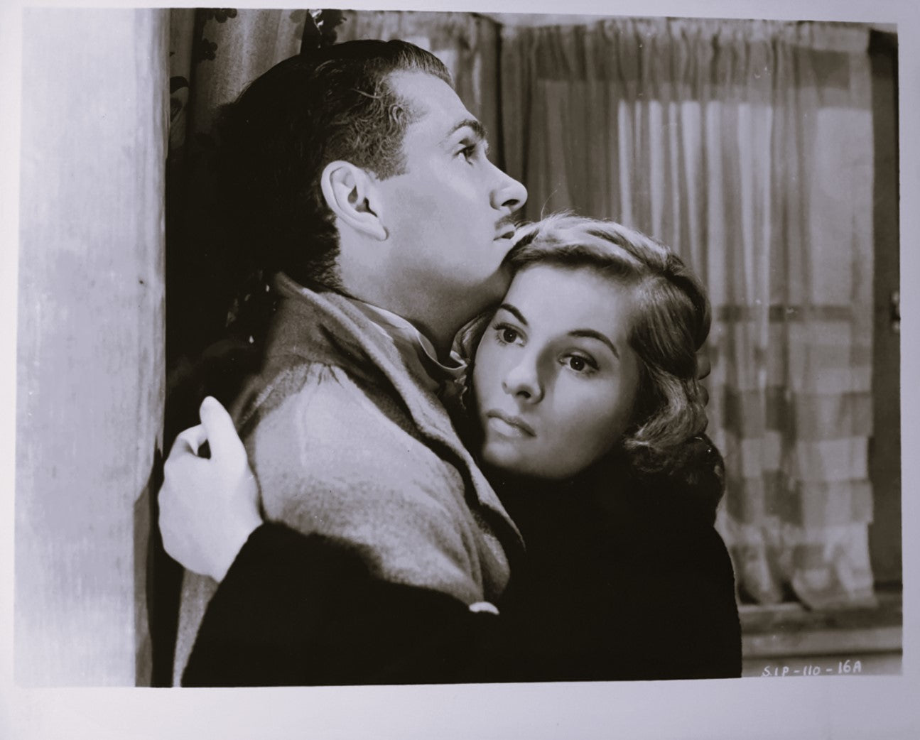 Du Maurier, Daphne - Lot of 'The Rebecca Notebook' (plus 16 B&W photos from the movie)